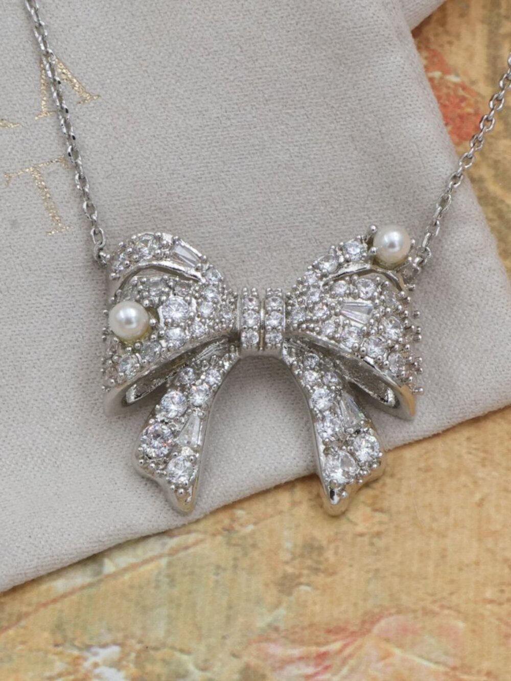 New Kendra Scott White Mix Krista Bow Necklace Silver - Picture 2 of 2